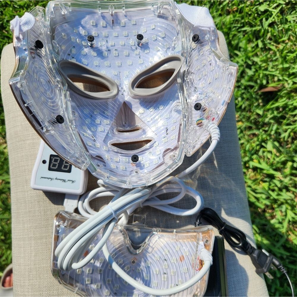 ME2 BEAUTY LED FACE & NECK TREATMENT MASK - Picture 12 of 13